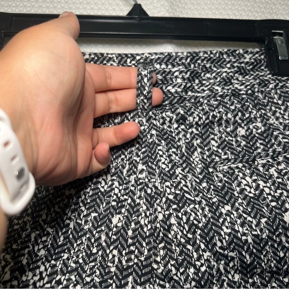 Express Womens Black White Herringbone Geometric Print Tailored‎ Shorts Size 4